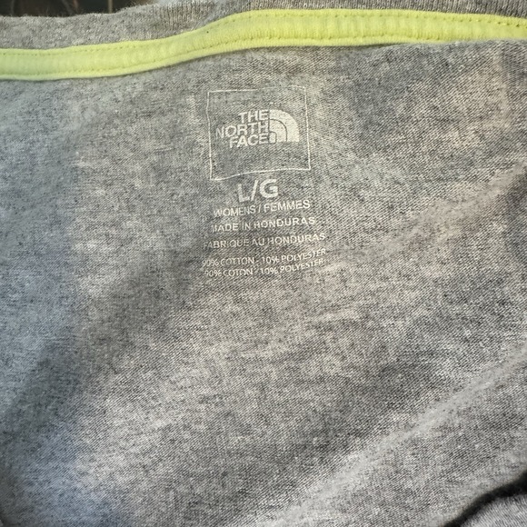 The North Face Tee Shirt Womens Large Spell Out Gray Short Sleeve Vee Neck A20 - Picture 5 of 5